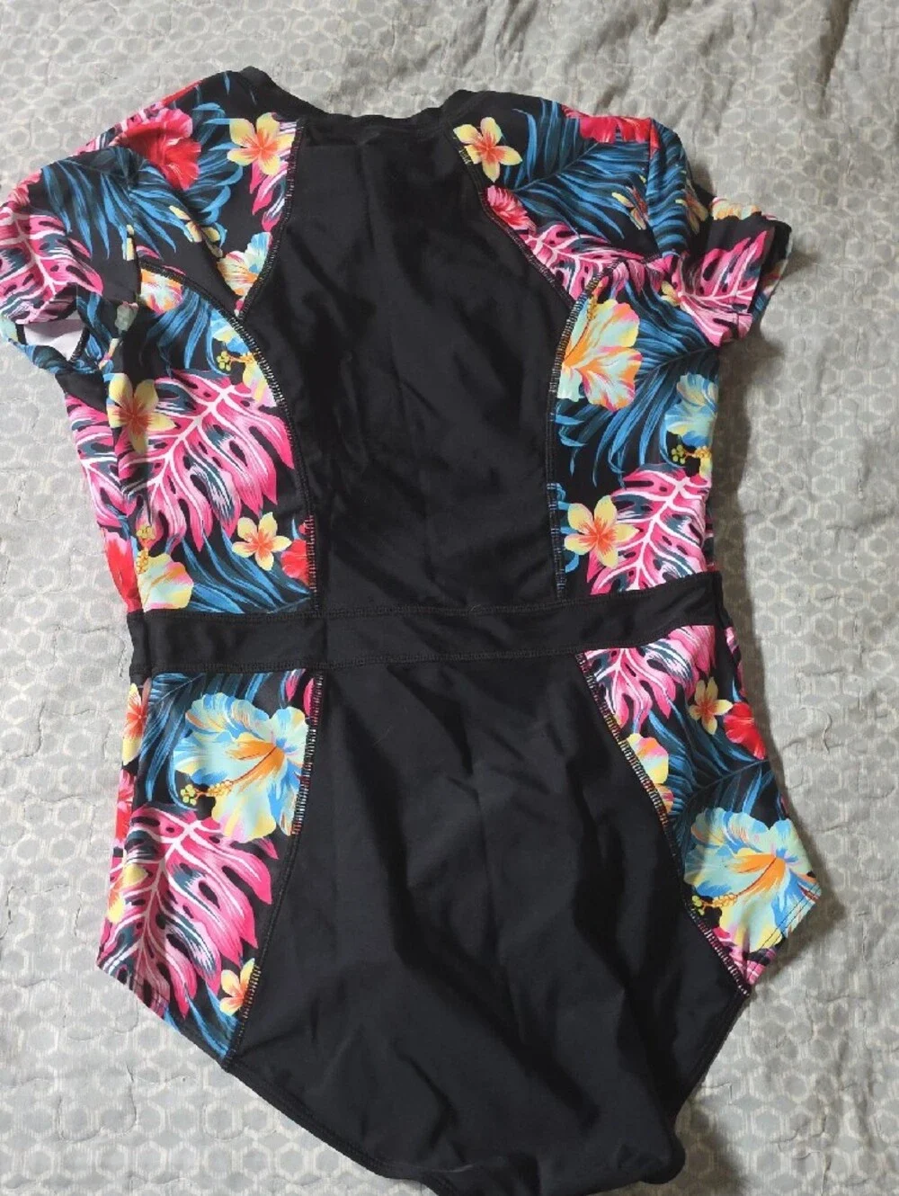 NWOT Grace Karin Black Tropical Floral Short-Sleeve Rashguard Swimsuit